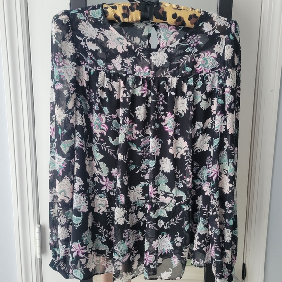 Vince Camuto Floral Blouse - Picture 3 of 6